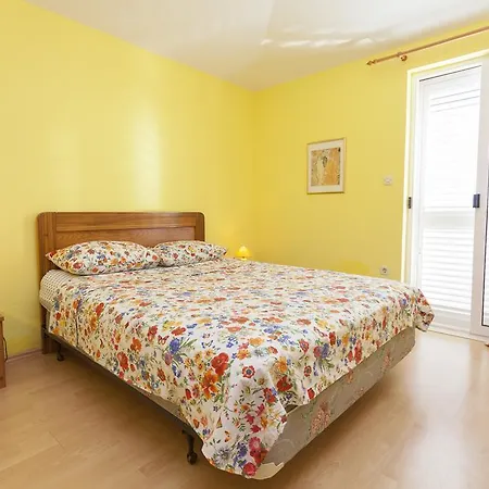 Holiday home Dario Makarska