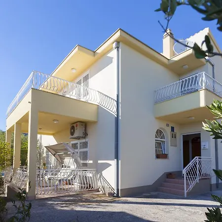 Dario بيت للعطل *